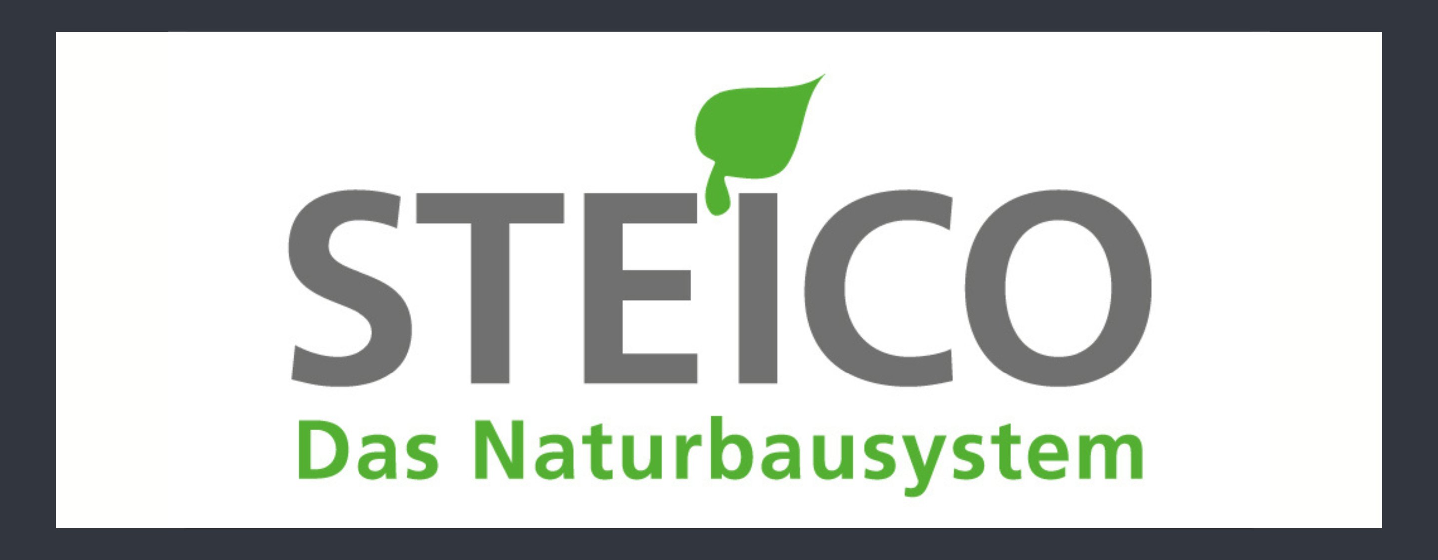 STEICO Logo mit grünem Blatt über dem „i“ und dem Slogan „Das Naturbausystem“ darunter.